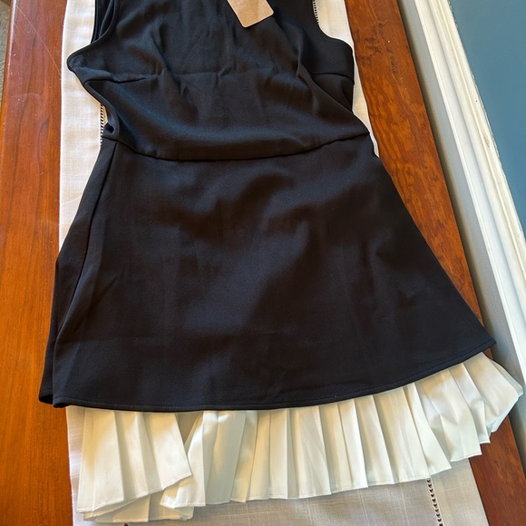 NWT RIHOAS Elegant Black&White Sleeveless Mini Dress with pleated white skirt - Picture 9 of 10